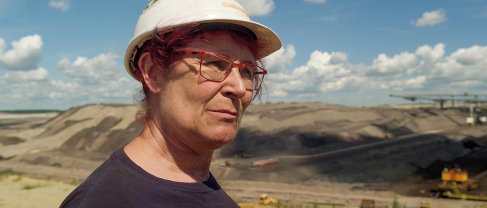 Silke Butzlaff hat im Tagebau gearbeitet, im Dokumentarfilm „Stolz und Eigensinn“ von Gerd Kroske berichtet sie darüber.