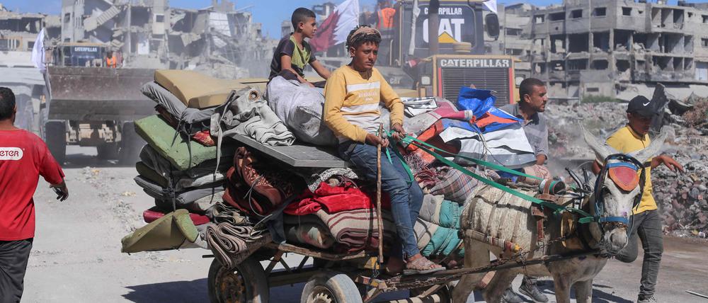 Menschen in Gaza kehren in den Norden zurück.