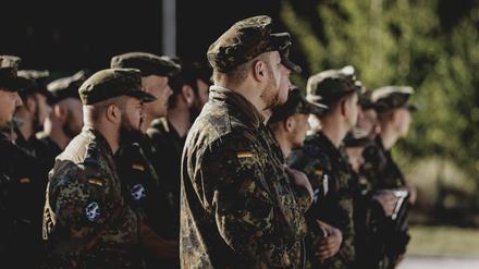 Der Bundesrepublik fehlen Tausende Soldaten, doch auf ein neues Wehrdienstmodell konnten sich die Fraktionen von SPD und Union auch am Dienstagabend nicht einigen.