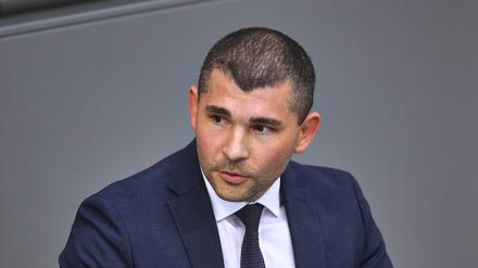 AfD-Abgeordneter Raimond Scheirich spricht im Bundestag (Archivbild).