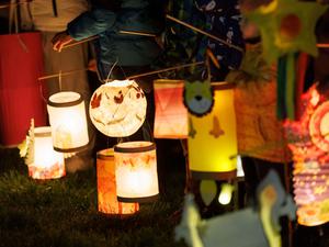 Traditionell basteln Kinder Laternen für den Martinsumzug. (Symbolbild)