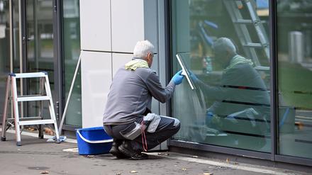 Der gesetzliche Mindestlohn steigt hierzulande 2026 auf 13,90 Euro.