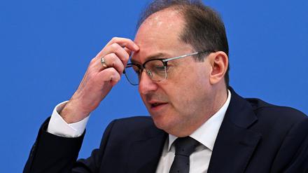 Hatte einen Anstieg der Zahlen häuslicher Gewalt sowie Gewalt gegen Frauen zu verkünden: Bundesinnenminister Alexander Dobrindt (CSU).