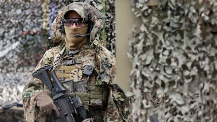 Jeder Soldat der Bundeswehr soll künftig in Echtzeit und digital mit seinem Fahrzeug und seinem Kommandoposten verbunden sein.