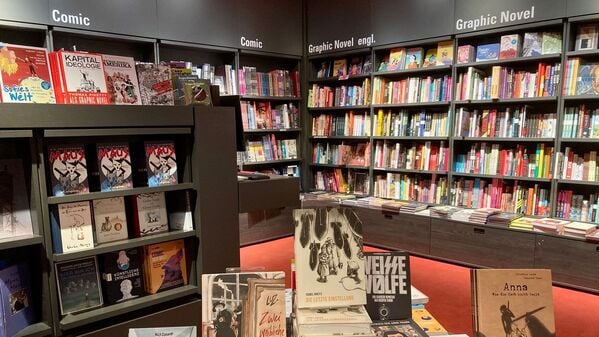 Comicabteilung bei Dussmanns Kulturkaufhaus Berlin.