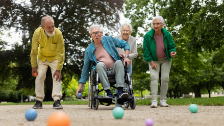 Ein Rollstuhl kann auch eine Befreiung sein. (Symbolbild)