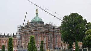 Potsdam, 02.06.2025, Lokales, Neues Palais, Sanierung, Skulpturen, Park Sanssouci, Stadtbilder, Foto: Ottmar Winter PNN ACHTUNG: Foto ist ausschließlich für redaktionelle Berichterstattung der PNN und des TGSP! Eine kommerzielle Nutzung, z.B. Werbung, ist ausgeschlossen. Die Weitergabe an nicht autorisierte Dritte, insbesondere eine weitergehende Vermarktung über Bilddatenbanken, ist unzulässig.