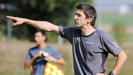 Hannovers Neuer. Tayfun Korkut als Trainer der U17 von Hoffenheim.