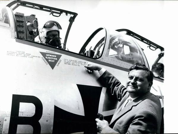 Fast jeder dritte deutsche Starfighter stürzte ab, was dem Jet den Spitznamen "Witwenmacher" einbrachte.