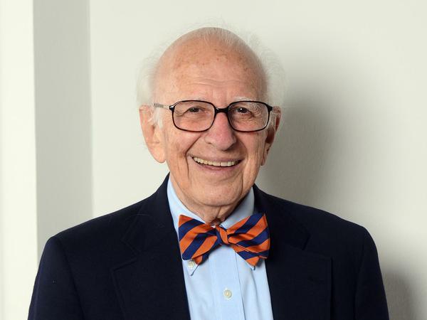 Eric Kandel, amerikanischer Neurowissenschaftler österreichischer Herkunft. Er wurde im Jahr 2000 mit dem Nobelpreis für Physiologie oder Medizin ausgezeichnet.