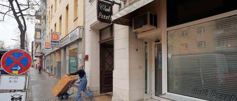 Alles muss raus. Am Montag ging die Zwangsräumung des Wilmersdorfer Bordells „Café Pssst!“ weiter.