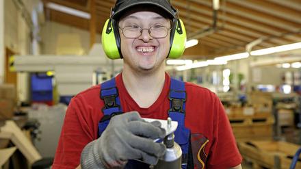 Dazugehören, mit anpacken: Wer Beschäftigten mit Behinderung eine Chance gibt, wird oft mit besonderem Einsatz belohnt.