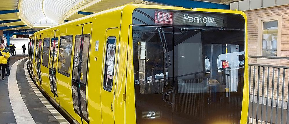 Vorsicht an der Bahnsteigkante. Mehr Sicherheit an der Bahnsteigkante - wie realistisch ist das?