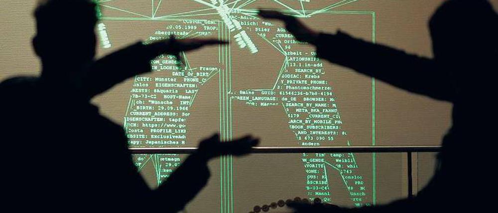 Im virtuellen Spiegel. In vielen Branchen gehört es dazu, sich mit einer Homepage, in sozialen Medien oder per Blog zu präsentieren.