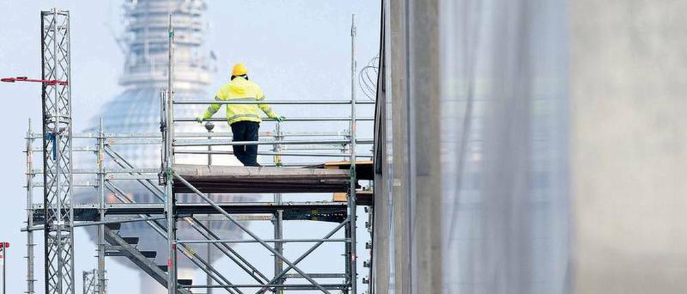 Im Baugewerbe sind besonders viele Wanderarbeiter in Berlin beschäftigt – nicht immer zu fairen Bedingungen.