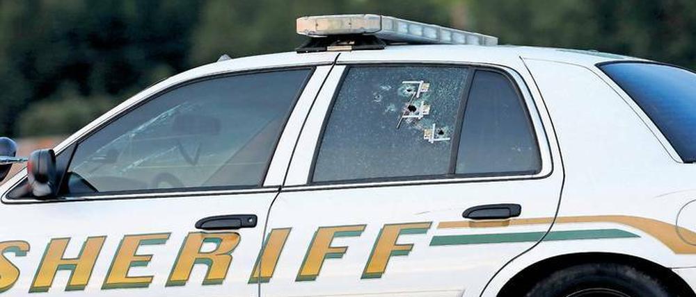 Dieser Dienstwagen wurde bei den Polizistenmorden in Baton Rouge von drei Kugeln getroffen.