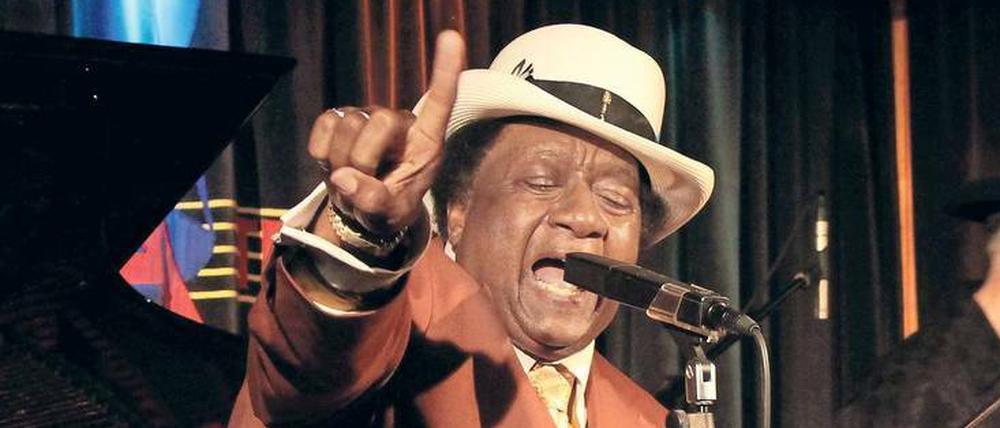 In Hut und Blues. Die Kopfbedeckung ist zum Markenzeichen von EB Davis geworden.