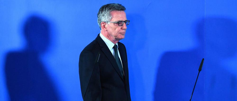 Bundesinnnenminister Thomas de Maiziere (CDU) am Montag auf dem Flughafen in Schönefeld.