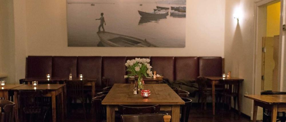 Im "Obermaier" in Kreuzberg hat sich nach dem Pächterwechsel nicht viel am rustikalen Ambiente geändert. Die Holztische sind immer noch blank - aber die Küche ist moderner.