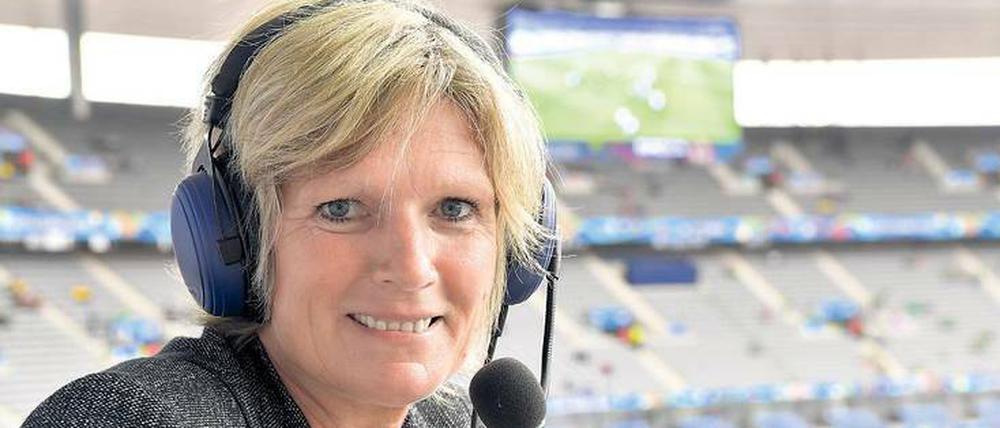 Unsere Frau in Moskau. Reporterin Claudia Neumann berichtet fürs ZDF live vom Confed Cup. Champions-League-Spiele hingegen wandern wohl ins Pay-TV.