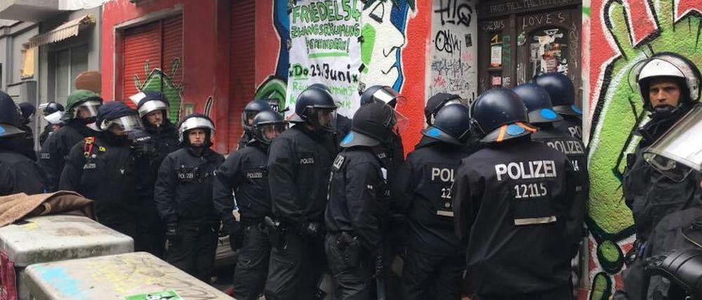 9.20 Uhr - der Eingang ist zumindest frei.