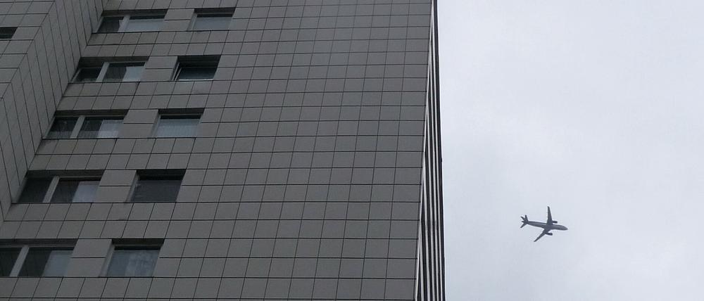 Die Trabantenstadt im Falkenhagener Feld entlang der Pionierstraße in Spandau und der Einflugschneise nach Tegel.