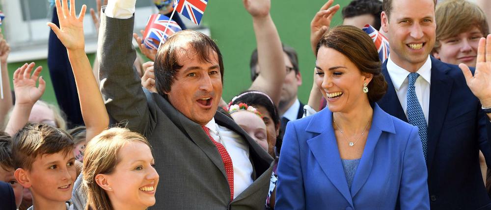 "Ameisenscheiße!" Bolle-Chef Eckhard Baumann reißt die Arme hoch, William und Kate lassen sich beinahe mitreißen.