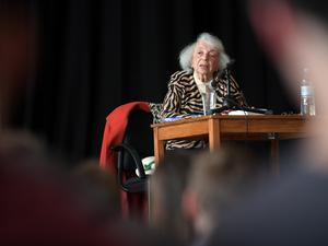 Unermüdliche Mahnerin. Die Holocaust-Überlebende Margot Friedländer liest seit ihrer Rückkehr nach Berlin regelmäßig vor Schülern aus ihrem Buch.