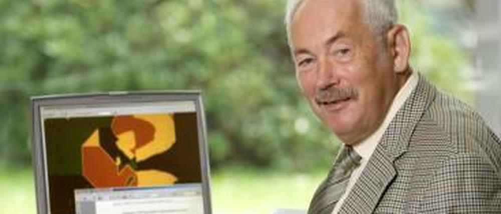 Peter Grünberg bekam 2007 den Nobelpreis für die Entdeckung des Riesenmagnetowiderstands (Giant Magnetoresistance, GMR), der etwa für die Entwicklung von Giga-Byte-Festplatten wichtig ist.