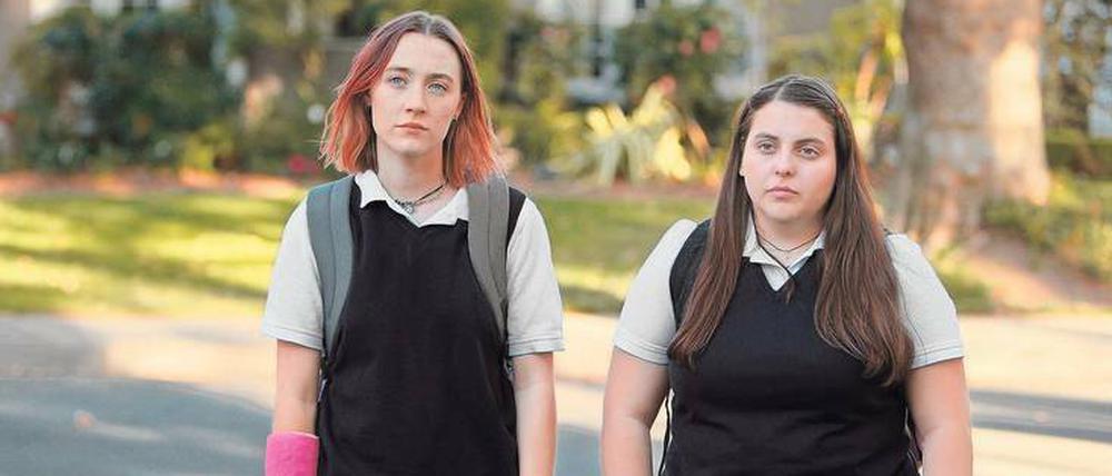 Lady Bird (Saoirse Ronan, l.) und ihre beste Freundin Julie (Beanie Feldstein) zwischen Schule, Eltern und der ersten Liebe.