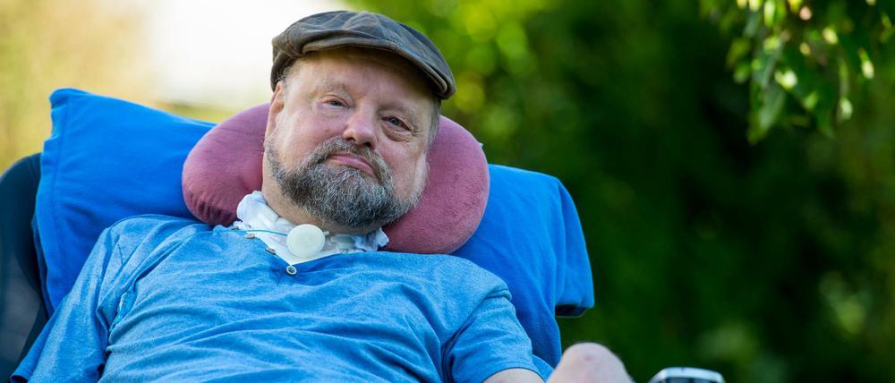 Der Sänger Holger Biege.