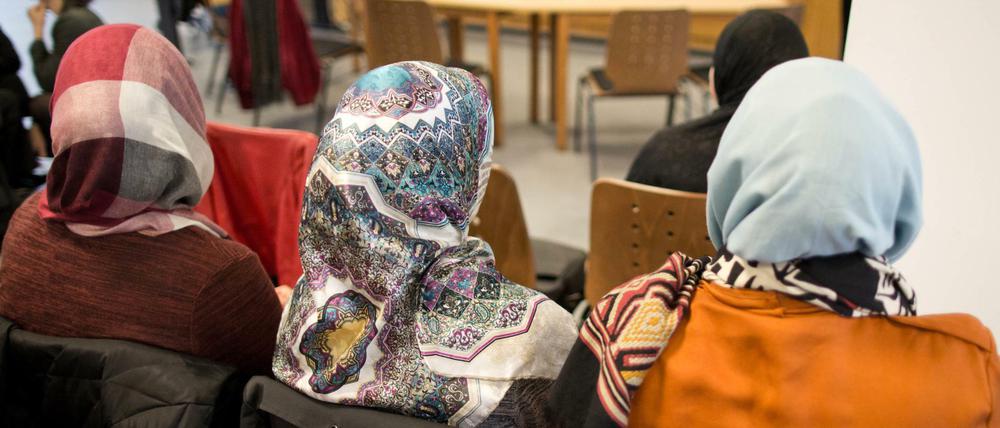 Die Debatte um Kopftücher bei Beamtinnen geht weiter. Zahlreiche Verfahren liegen an.