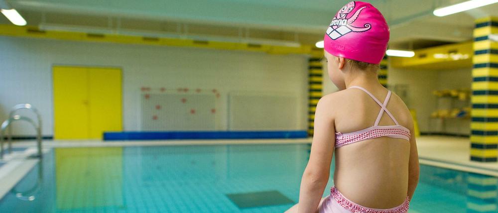 Es braucht Zeit, dass Kinder schwimmen lernen.