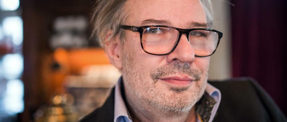 Leander Haußmann zeigt an der Volksbühne in der nächsten Spielzeit eine Stasi-Komödie, als Uraufführung.