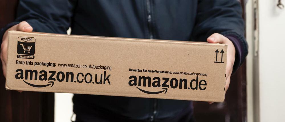Mit Amazon Flex können Privatleute nebenbei Pakete austragen.