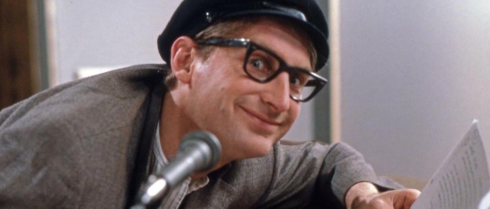 Eine Frage hab' ich noch. Ottos Sketchfigur Harry Hirsch, der rasende Reporter, geistert seit den Achtzigern durch seine Shows.