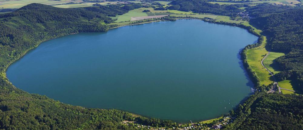 Unter dem Laacher See brodelt der Eifel-Vulkan.