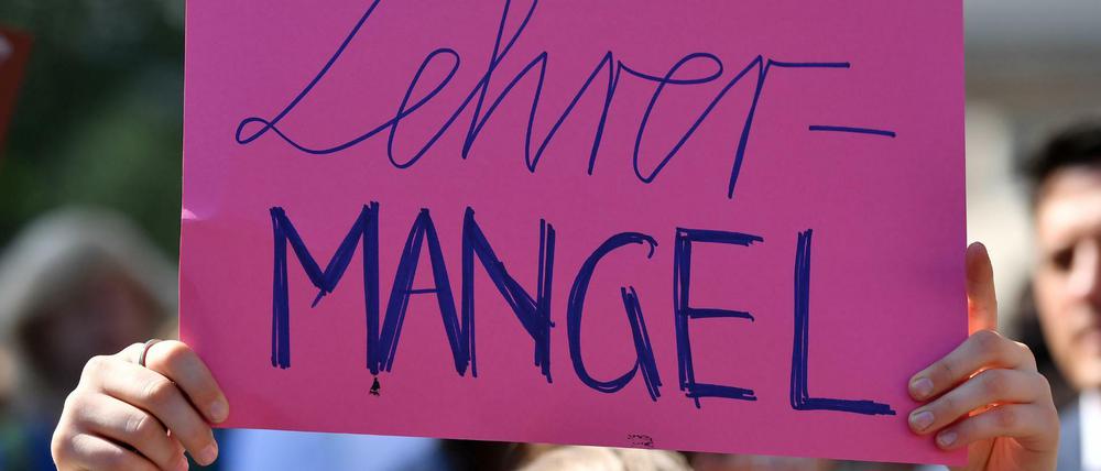 Der Lehrermangel führt zu allerlei Verlegenheitslösungen. Eine davon ist die Einstellung tausender Quereinsteiger.