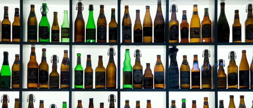 Die Deutschen geben Milliarden für Bier und -mixgetränke aus.