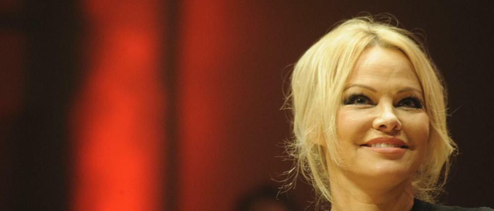 Pamela Anderson bei der Vorstellung der europäischen Bewegung „Democracy in Europe Movement 2025“ (Diem25).