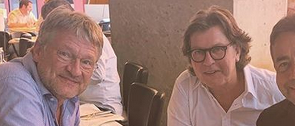 Das Treffen Hans-Joachim Mendigs (Mitte) mit Jörg Meuthen (AfD, links)