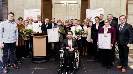 Gruppenbild mit Damen. Die Initiatoren und Gewinner des Inklusionspreises 2019.
