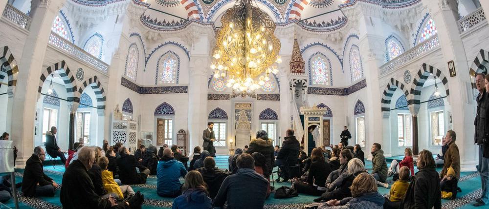 Tag der offenen Moschee in der Berliner Sehitlik Moschee.