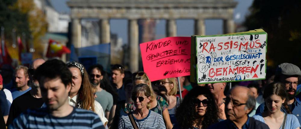 Immer mehr Menschen gehen auf die Straße oder engagieren sich in politischen Organisationen, Vereinen oder im Ehrenamt.