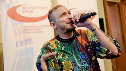 Hans-Friedrich „Fidi“ Baum alias Graf Fidi bei seinem Auftritt zur Verleihung des Berliner Inklusionspreises am 11. November.