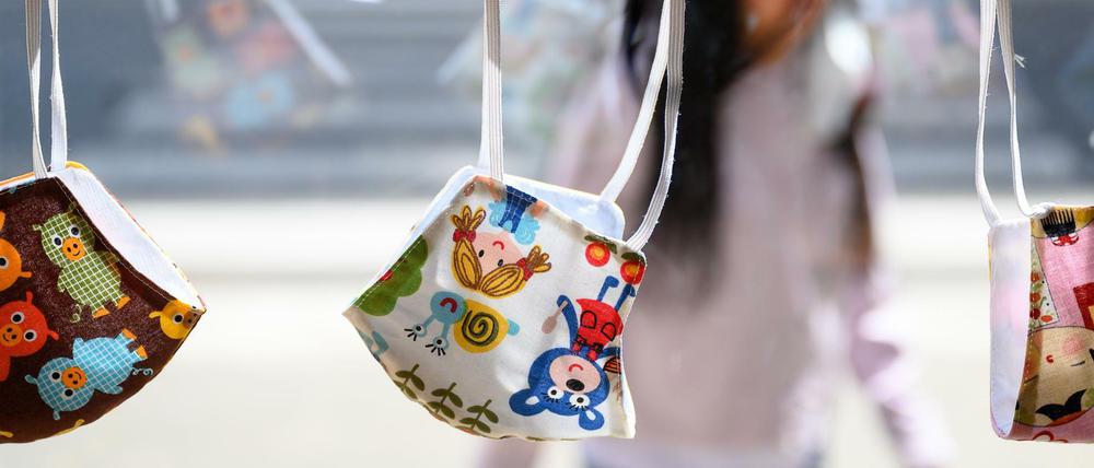 Nicht alle können sich von anderen genähte Stoffmasken leisten.