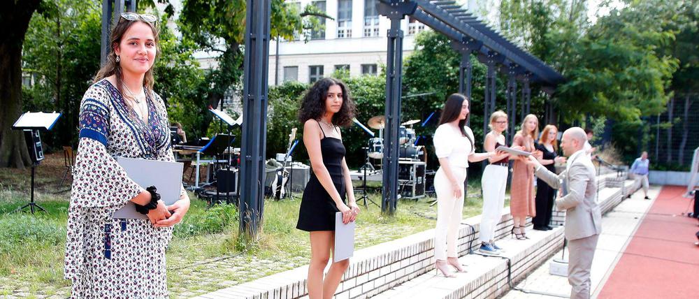 Wie geht's weiter? Lina (links) und ihre Mitschülerinnen und Mitschüler wissen es nicht.