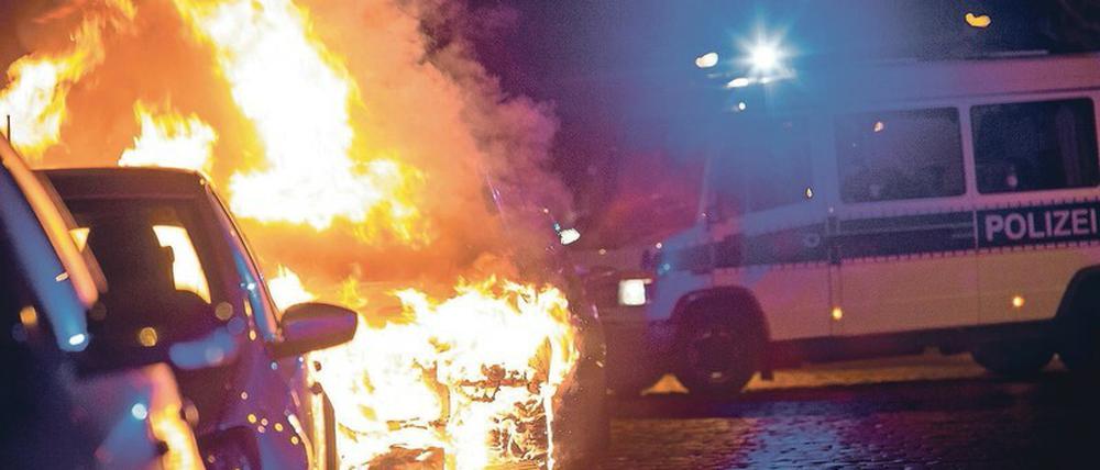 Immer wieder Feuer. Im Jahr 2018 verzeichnete die Berliner Polizei 258 Brandstiftungen , 2019 waren es 344. Im ersten Halbjahr 2020 wurden bereits 158 gelegte Autobrände registriert.