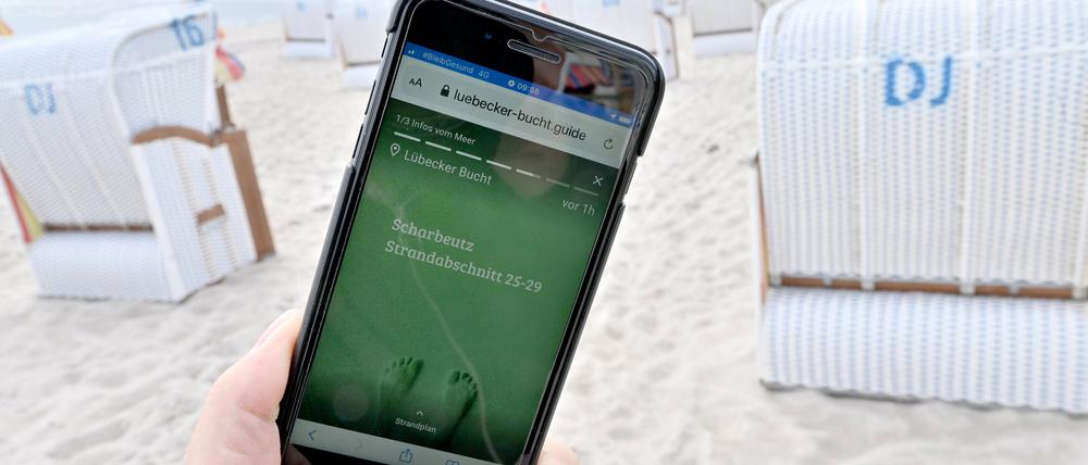 Der Scharbeutzer Strand ist leer, da zeigt die Ampel grün.