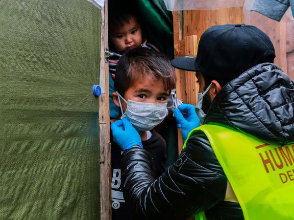 Horst Seehofer verbietet Berlin Aufnahme von Flüchtlingen: Flüchtlingskinder im Camp auf der griechischen Moria warten weiter